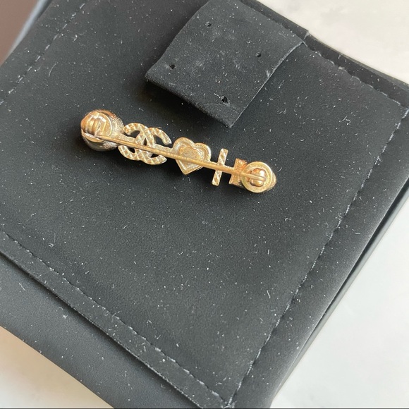 Chanel arrow heart brooch - Picture 3 of 5